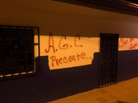 Grafitis en viviendas en Segovia, Antioquia.