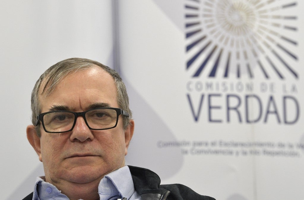 El presidente del partido Farc, Rodrigo Londoño ("Timochenko"), asiste a la Comisión de la Verdad, en Bogotá.