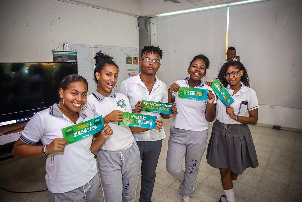 La idea es sensibilizar sobre ‘Hacerlo con responsabilidad está de moda’, idea que promueve el cuidado de la salud sexual y reproductiva.