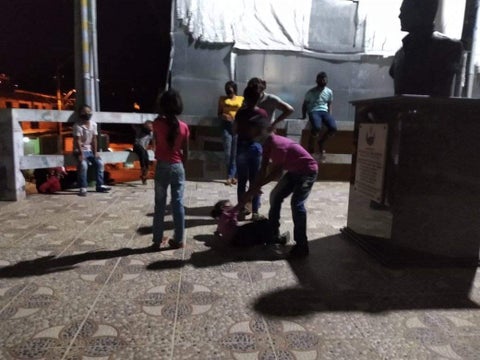 Entre las dieciséis familias desplazadas en Tarazá hay 27 niños.