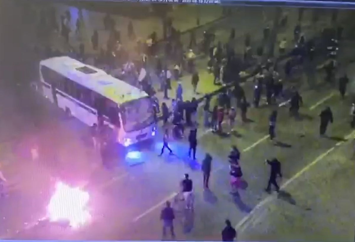 Bus de la policía quemado en Bosa
