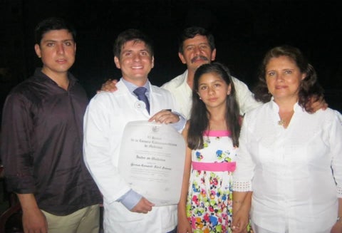 Germán Leonardo Abril, medico colombiano que trabaja por la vacuna rusa