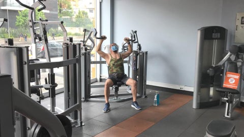 El uso de tapabocas en gimnasios es permanente y obligatorio.