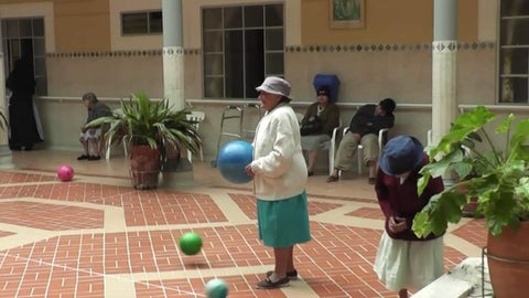 17 casos positivos mantienen la alerta en el Asilo San Antonio de Málaga.
