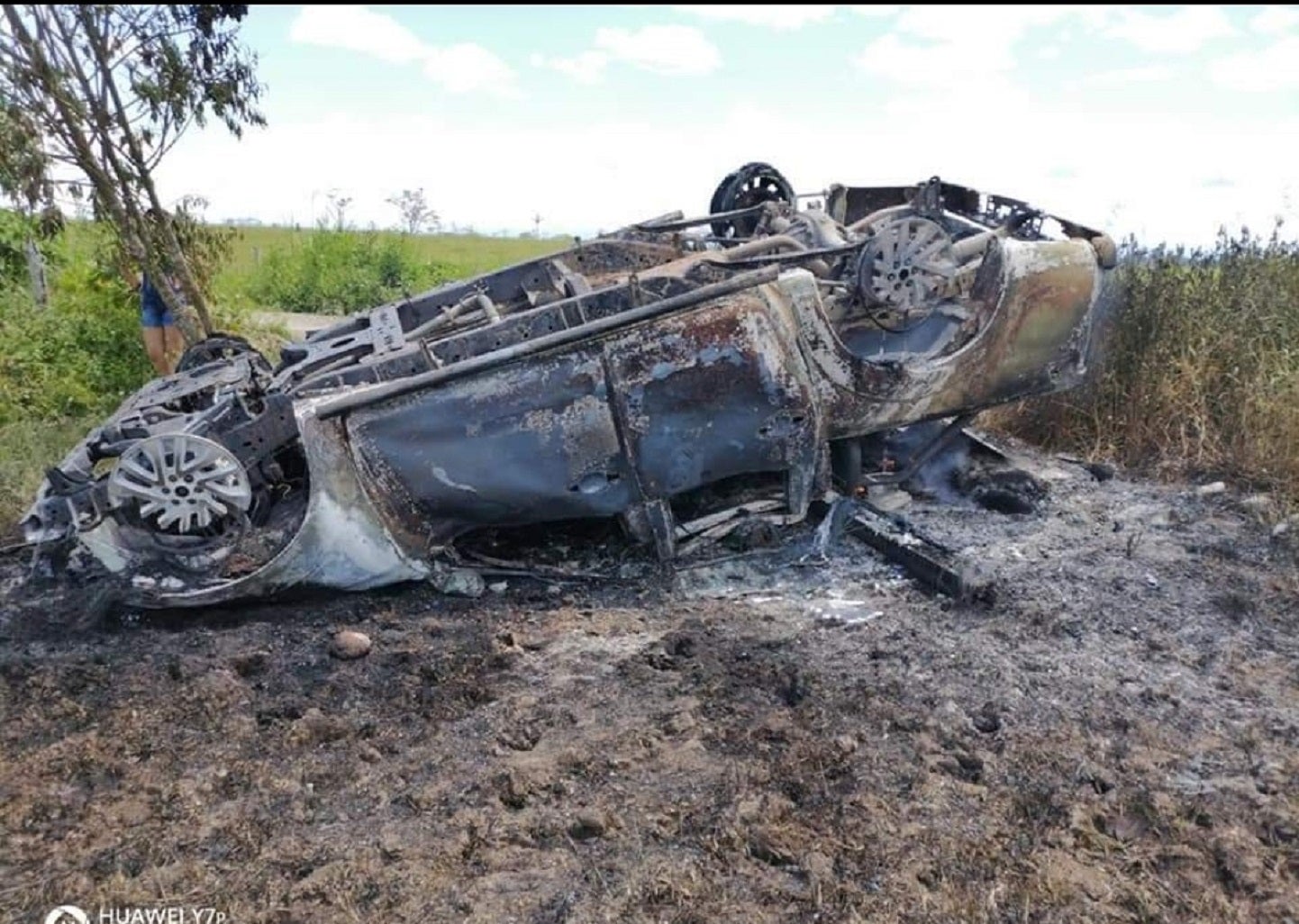 Camioneta de Cormacarena incinerada.
