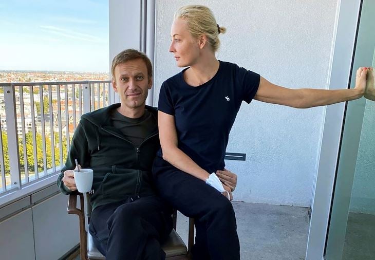 Opositor ruso Alexéi Navalni junto a su esposa Yulia