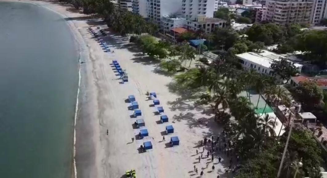 Con distanciamiento estarán puestas las carpas en las playas de Rodadero