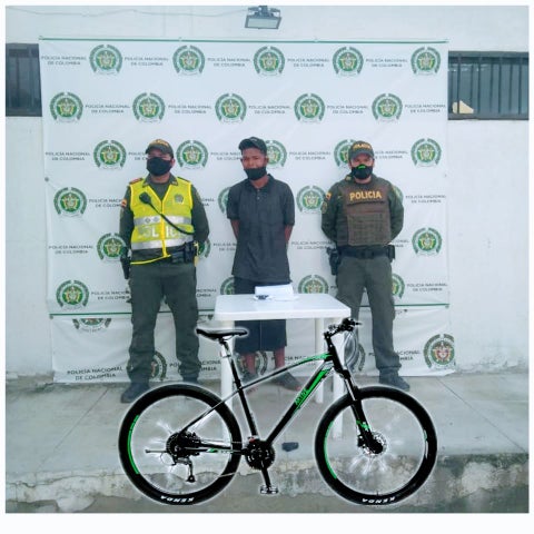 El hombre intentó evadir la justicia con identificación falsa