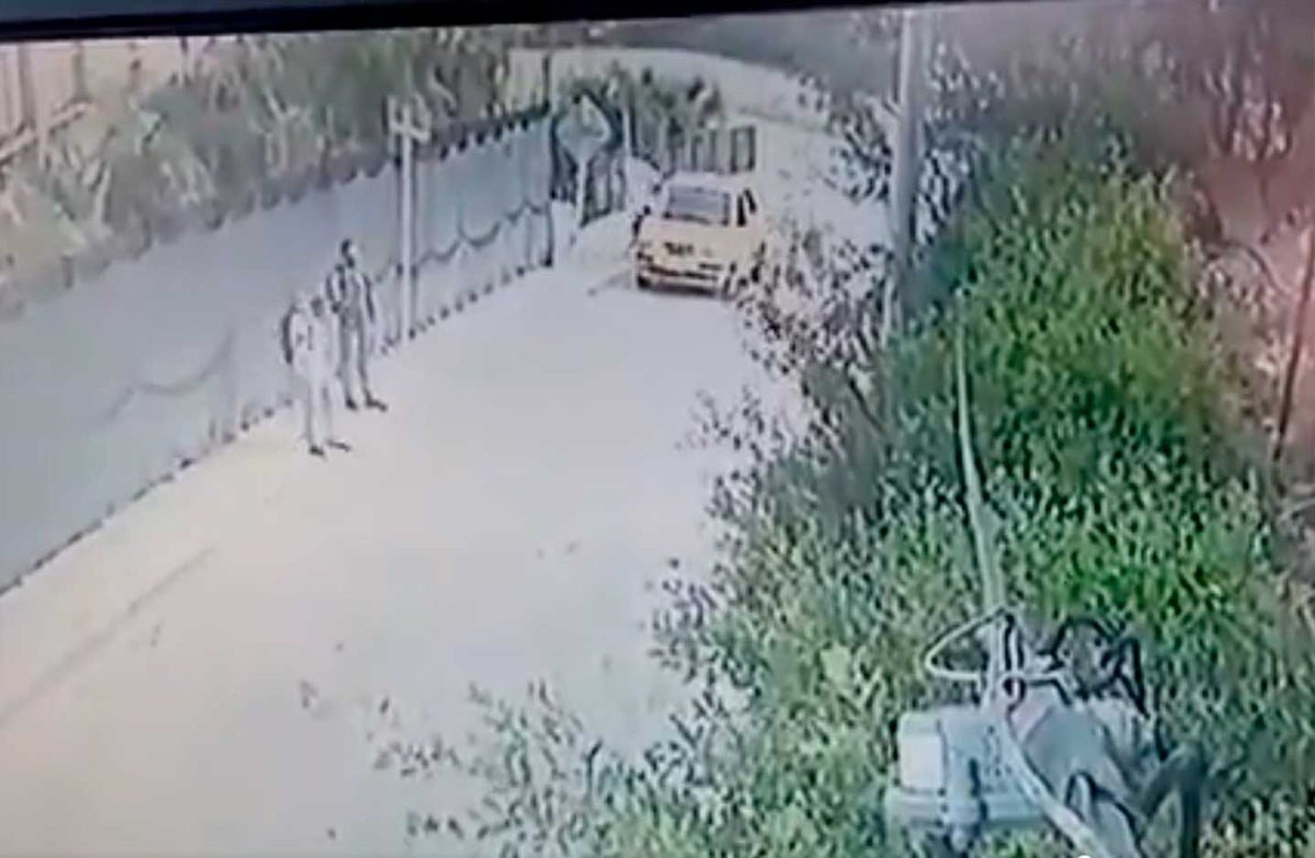 Taxi cae a un abismo