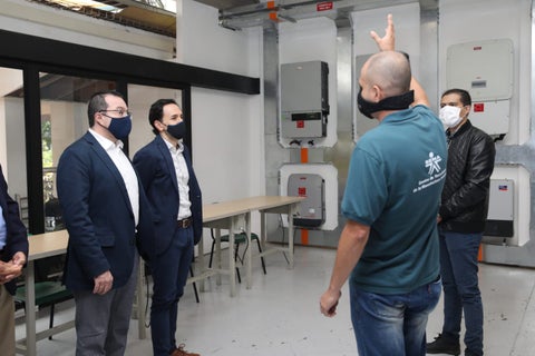 Inauguración paneles solares en sede del Sena en Medellín.