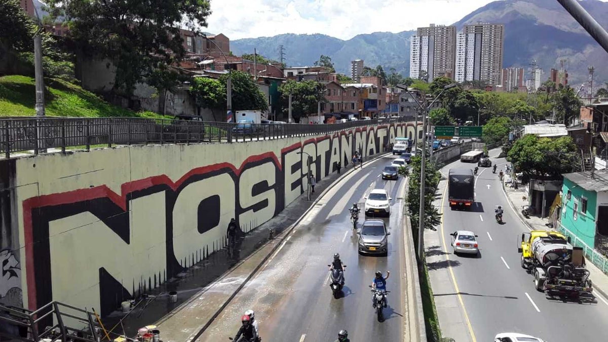 Este es el mural “Nos están matando”.