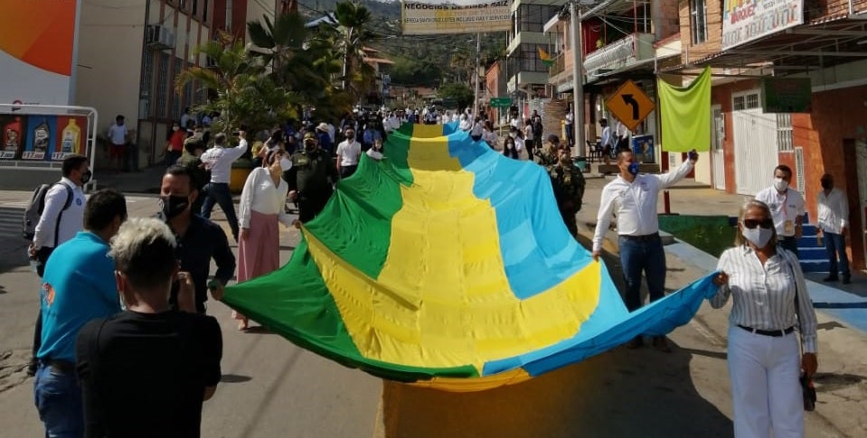 La bandera más grande de Colombia