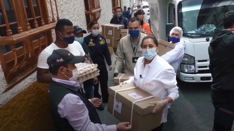Primera Dama entregando mercados