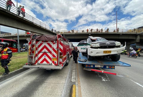 Accidente de carro de la Policía contra Transmilenio