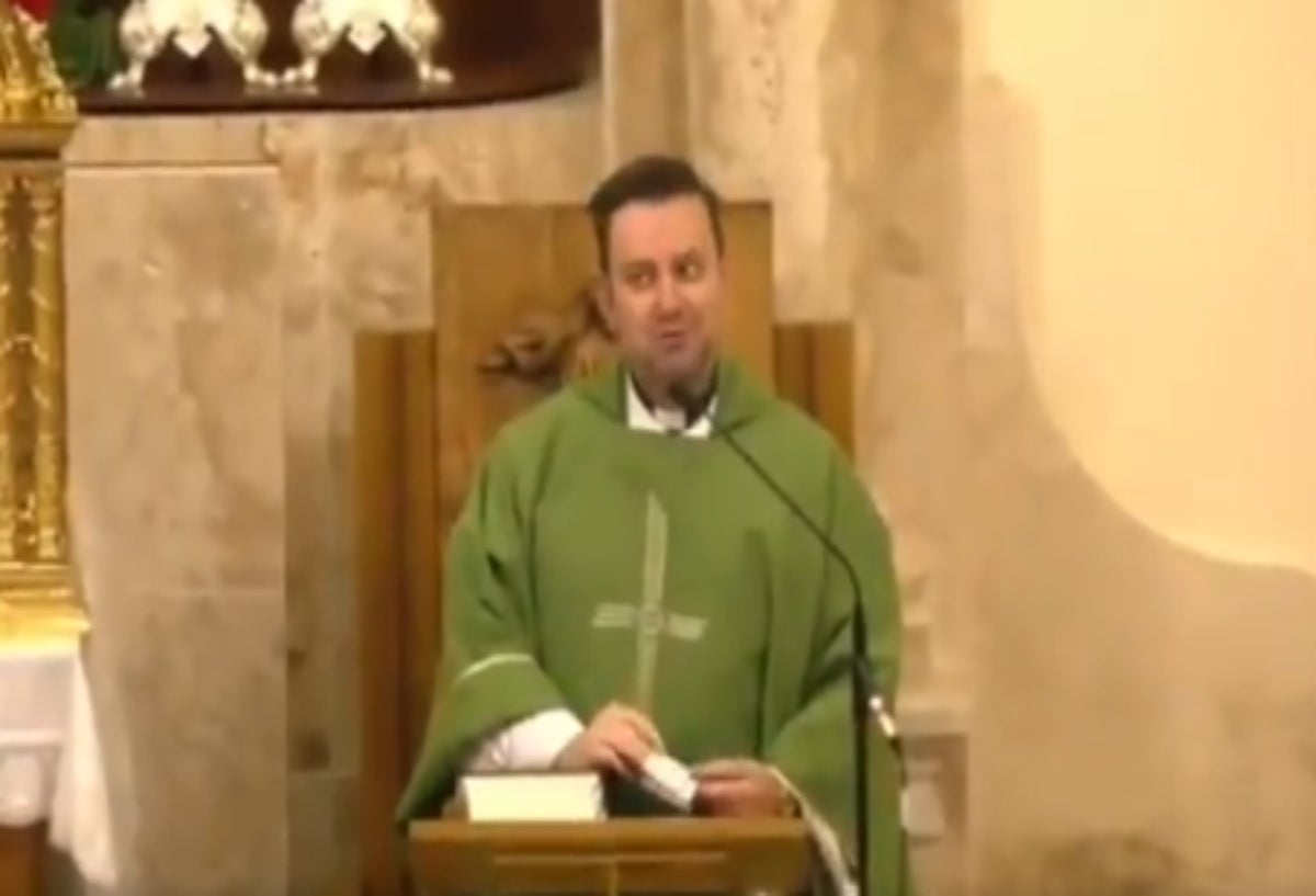 Cura pide a los fieles ofrendas más generosas: “Yo sé quién da y quién no”