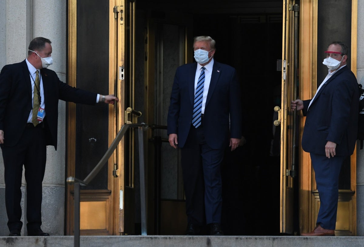 Donald Trump sale del hospital