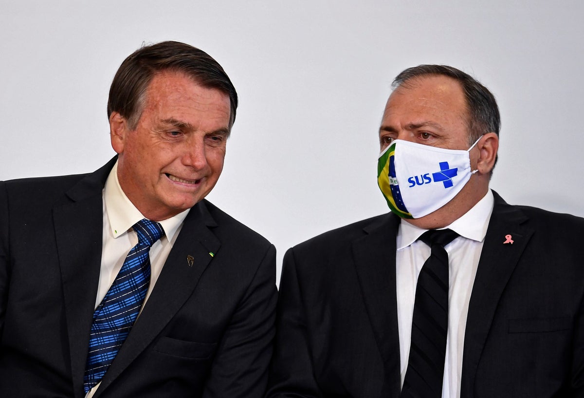 Eduardo Pazuello, ministro de Salud de Brasil con Bolsonaro
