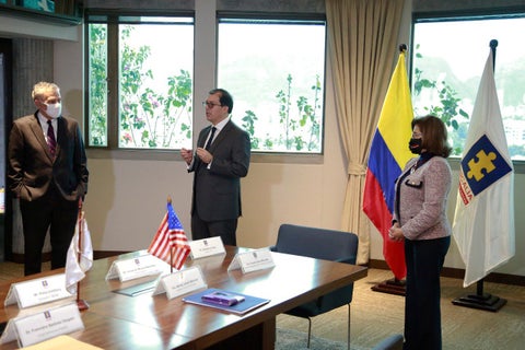 Fiscal Barbosa y embajador de Reino Unido