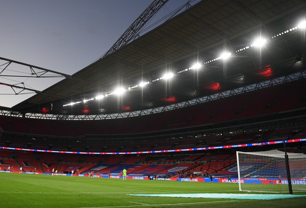 Estadios de fútbol vacíos por pandemia