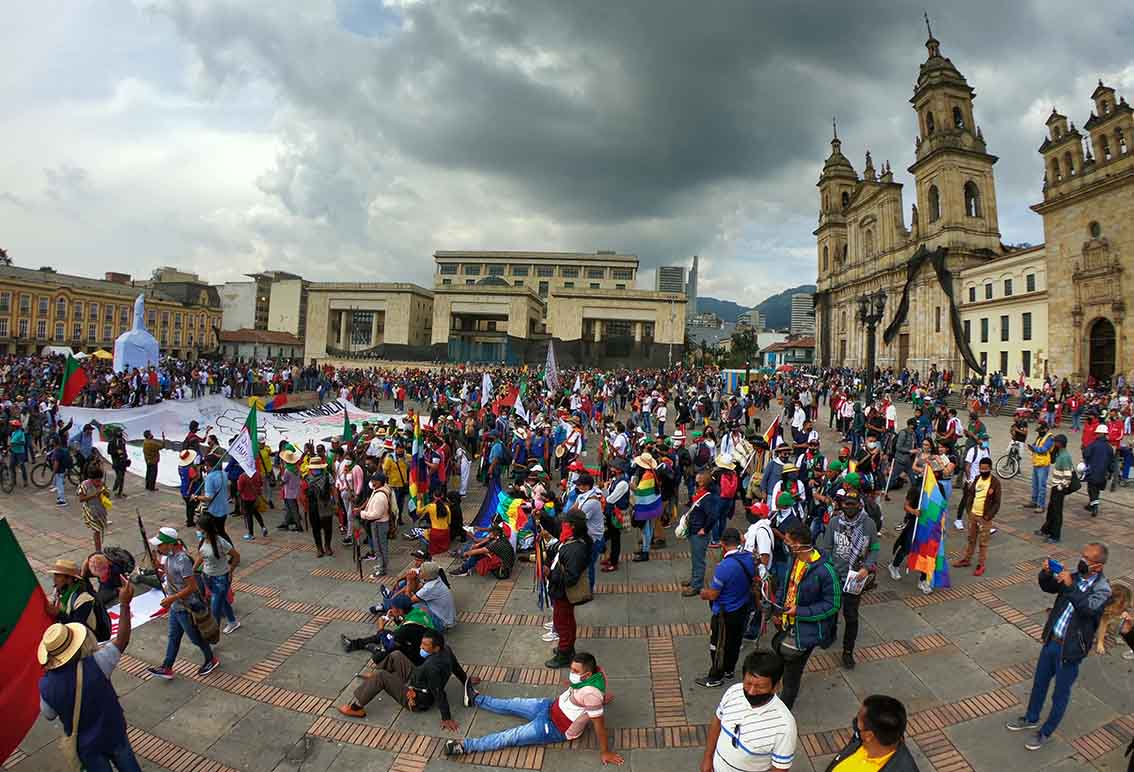 Recorrido por el centro de Bogotá de La minga indígena y llegada a la Plaza de Bolívar