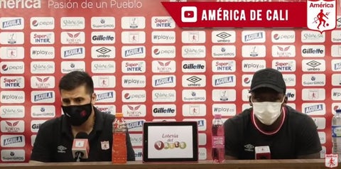 Juan Cruz Real y Marlon Torres, técnico y jugador del América