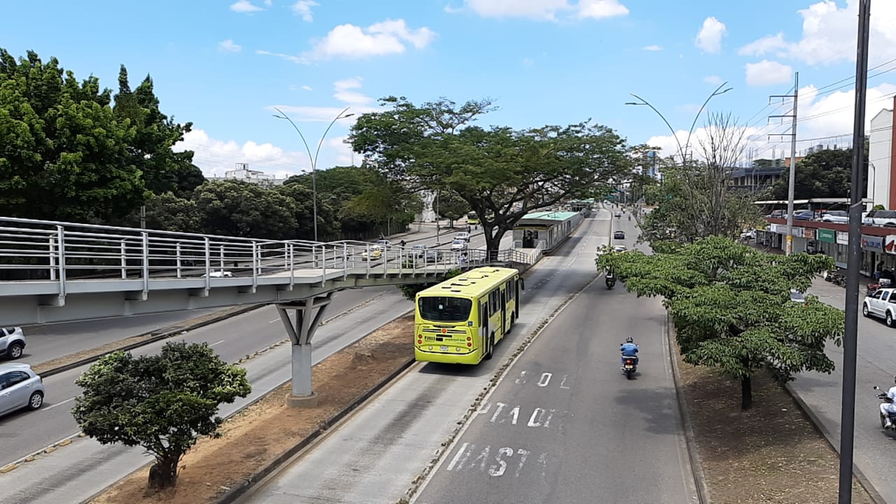 Autoridades alertan sobre invasión de carril exclusivo de Metrolínea