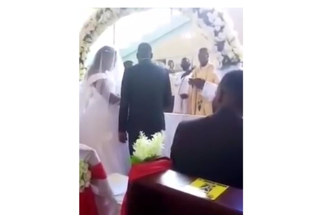 Mujer irrumpió en en boda