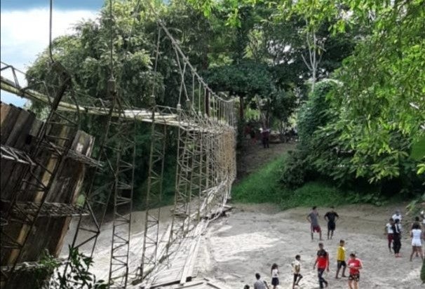 Puente colgante en Necoclí, Antioquia