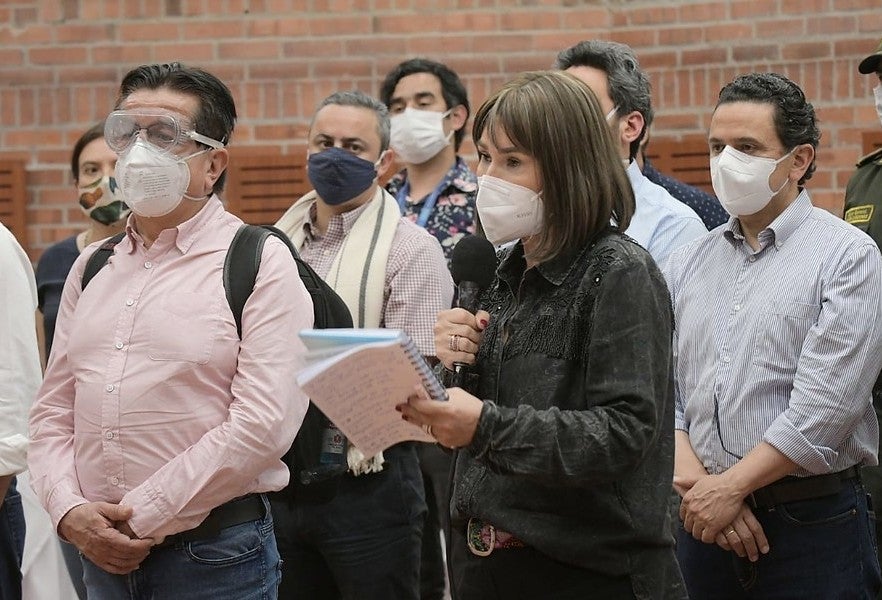 Comisión del Gobierno que se reunió con minga indígena