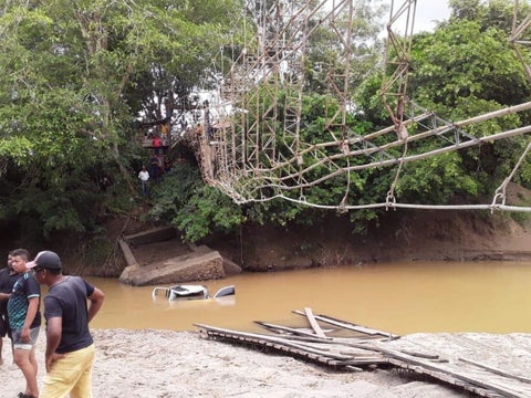 Así quedó el colapsado puente en Necoclí, Antioquia.