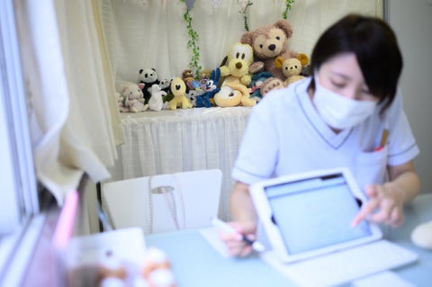 Una "clínica" en Japón se dedica a reparar peluches dañados