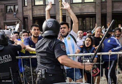 Disturbios en velorio de Maradona