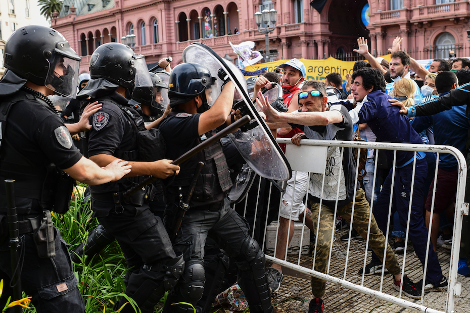 Disturbios en velorio de Maradona