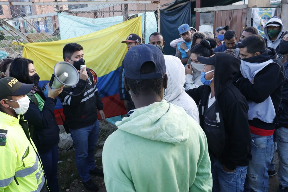 Desalojo de familias que vivían en terreno inestable de Soacha