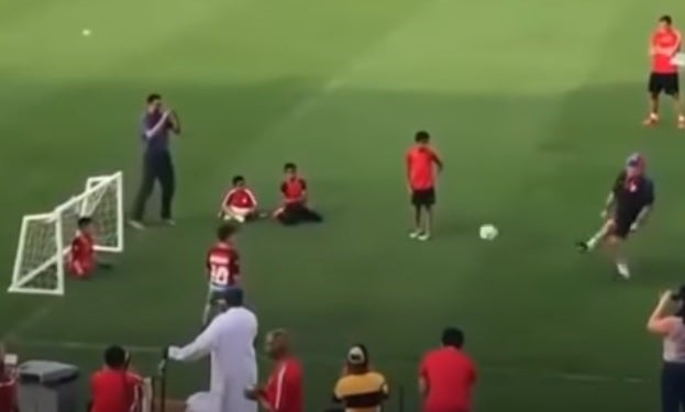 Gol de Maradona a niño sin piernas