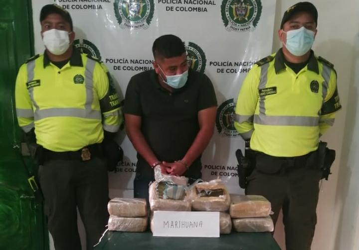 Decomiso de marihuana escondida en juguetes dentro de un bus