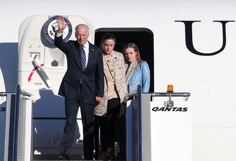 Naomi y Finnegan junto a su abuelo Joe Biden
