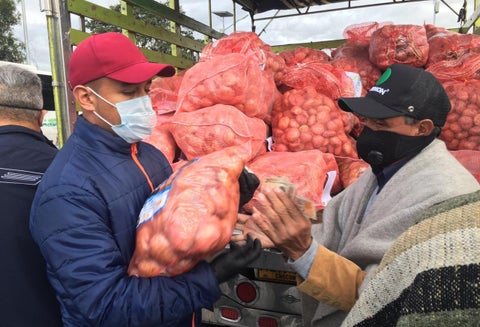 Venta de papa en peajes de Bogotá