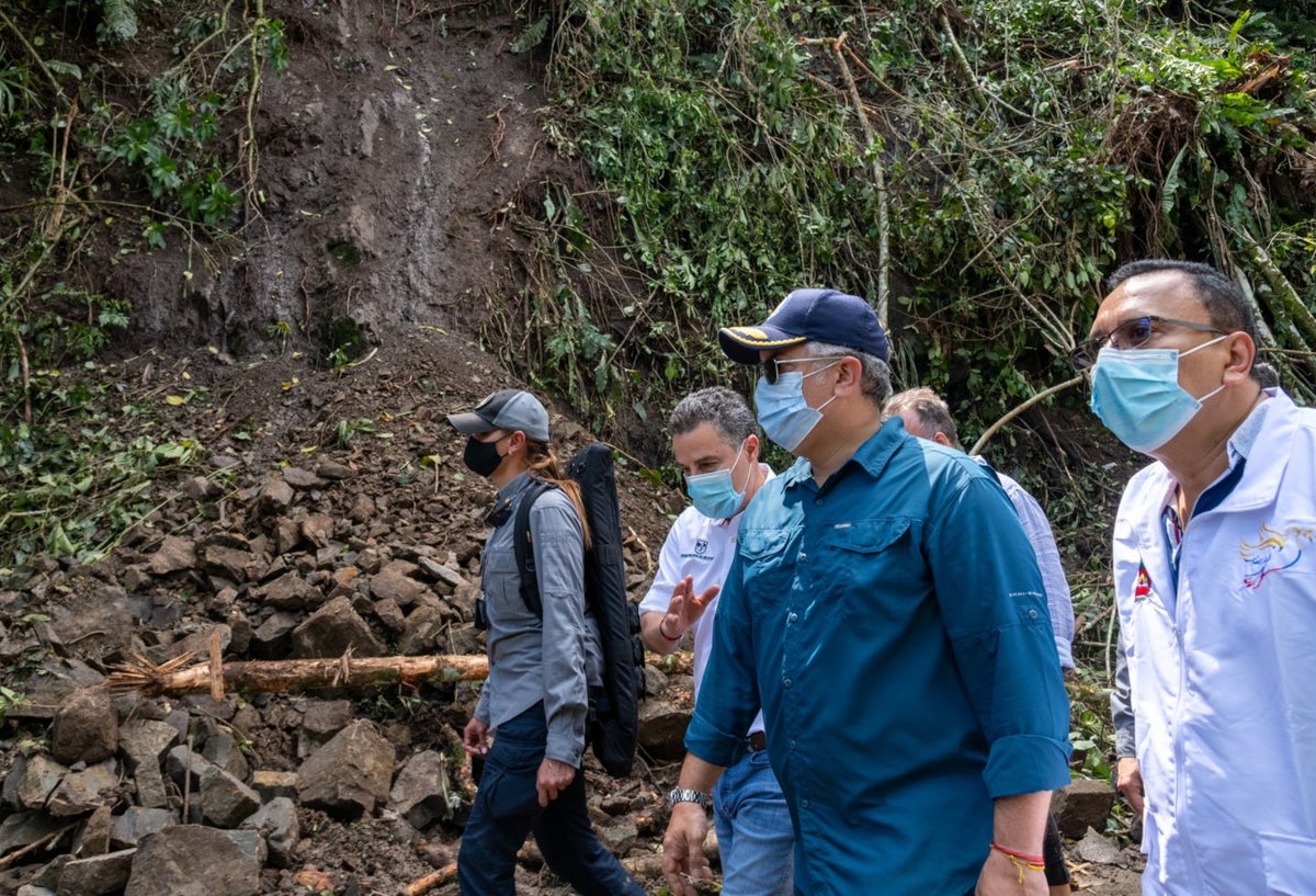 Presidente Duque recorrió derrumbe en Dabeiba y pidió a las familias permanecer en los albergues