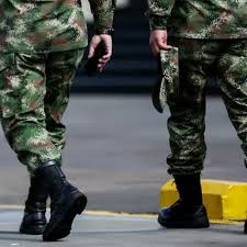 Militares.