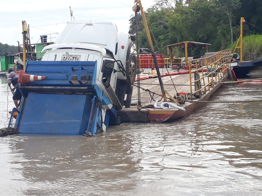 Volqueta caída