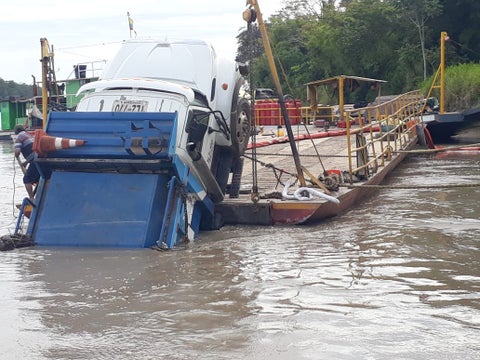Volqueta caída