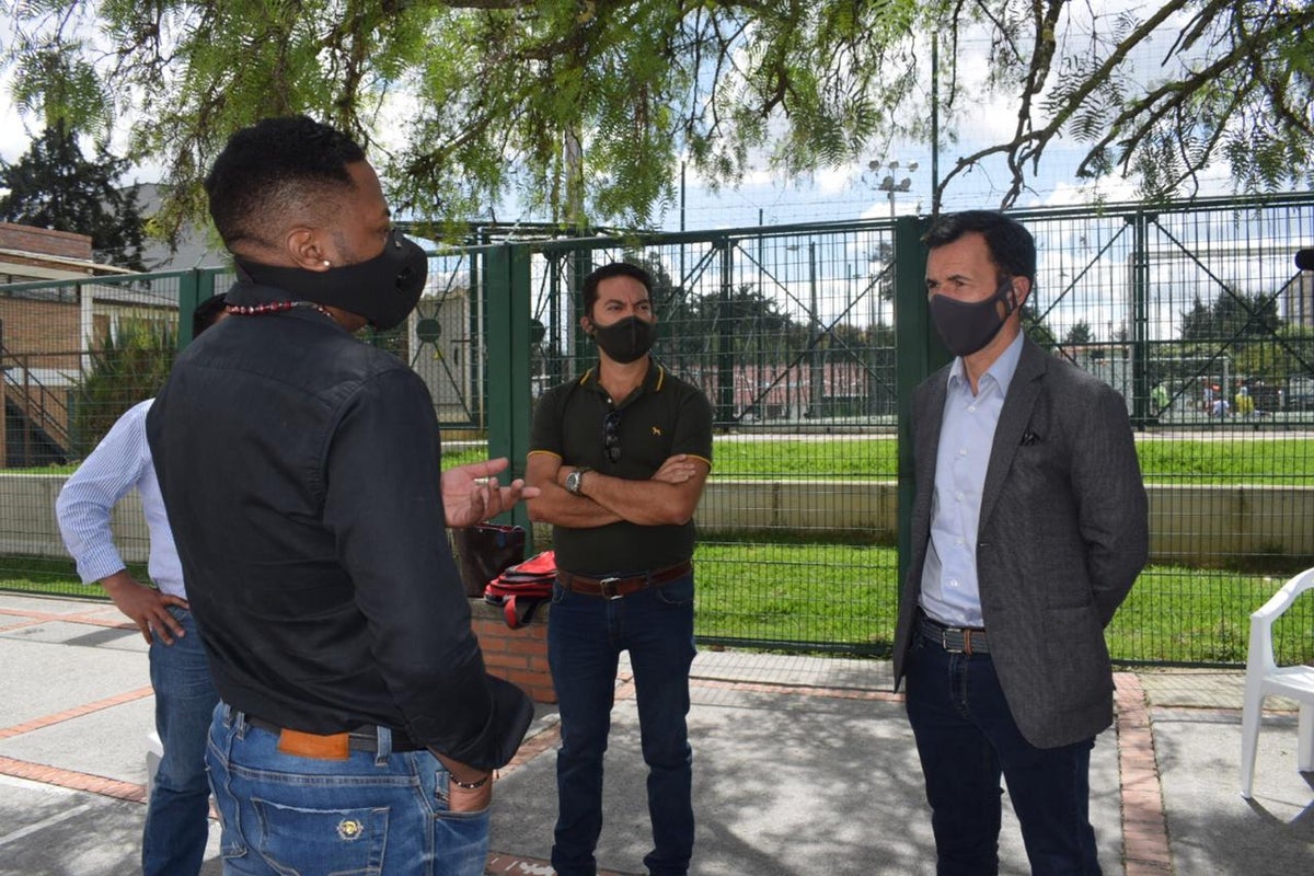 El veedor Guillermo Rivera se reunió con víctimas de la violencia en las protestas.