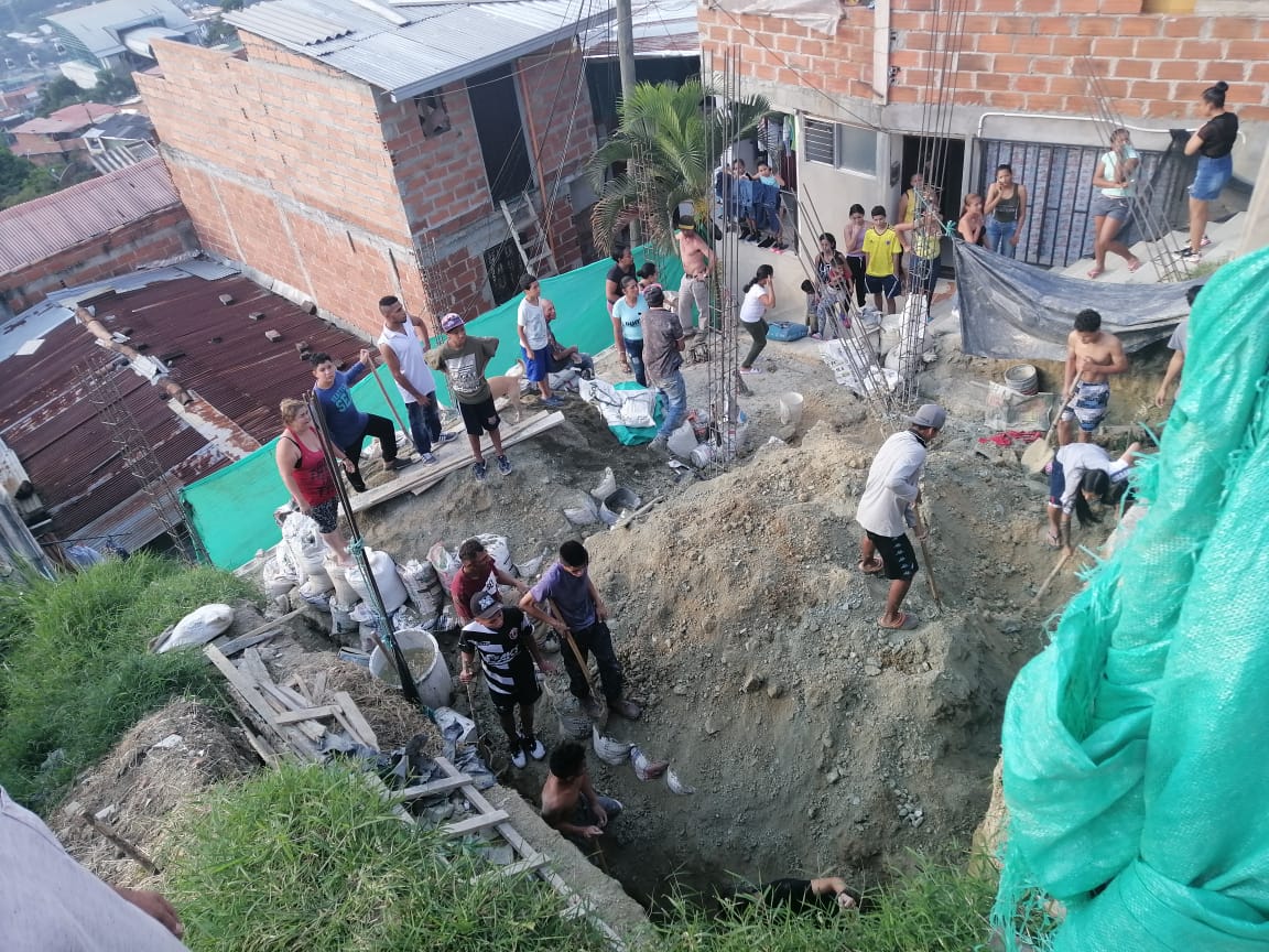 El hecho se presentó cuando hacían labores de limpieza, y recorte de un terreno en pendiente.