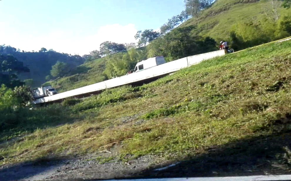 Una posible pérdida de control del motociclista, causa del accidente según las autoridades.