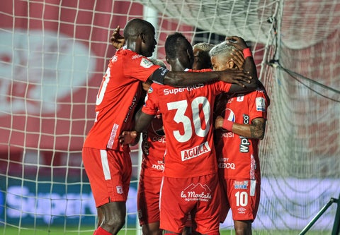 América goleó 3-0 a Santa Fe en la final de ida en Cali