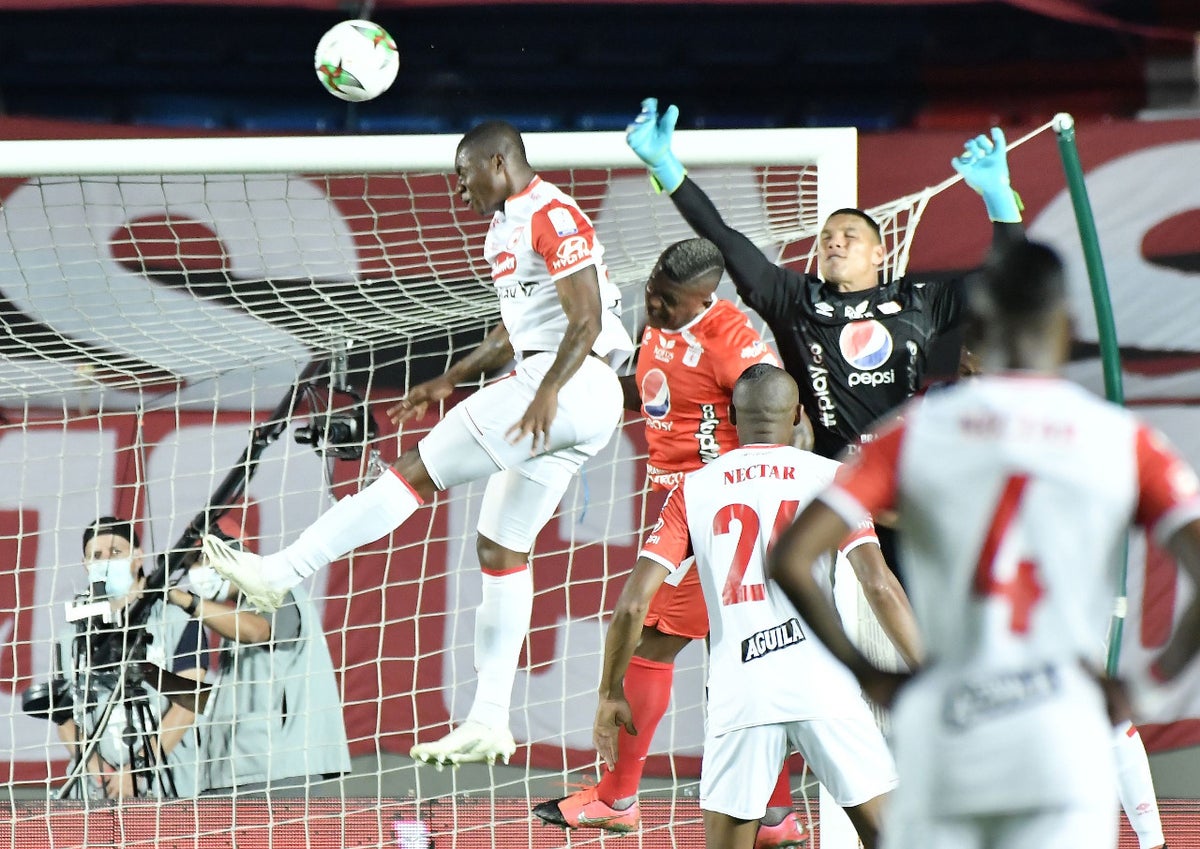 América le anotó el primer gol a Santa Fe en la final de ida
