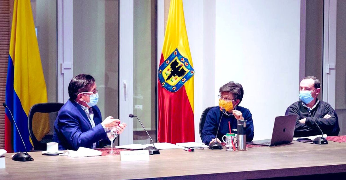 Ministro de Salud, Fernando Ruiz; alcaldesa de Bogotá, Claudia López y secretario de Salud de Bogotá, Alejandro Gómez