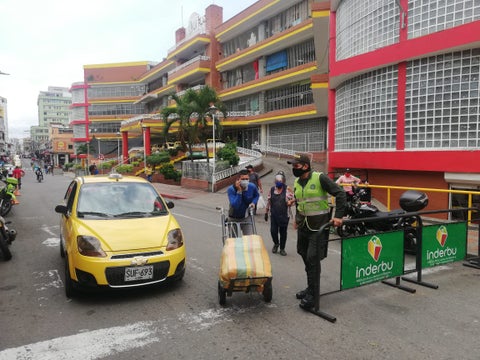 Toque de queda también