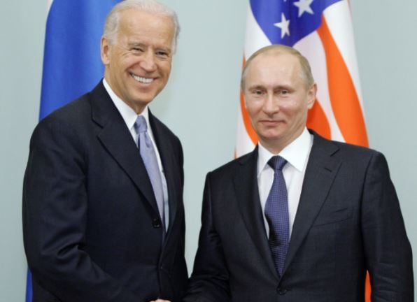 Joe Biden y Vladimir Putin en 2011